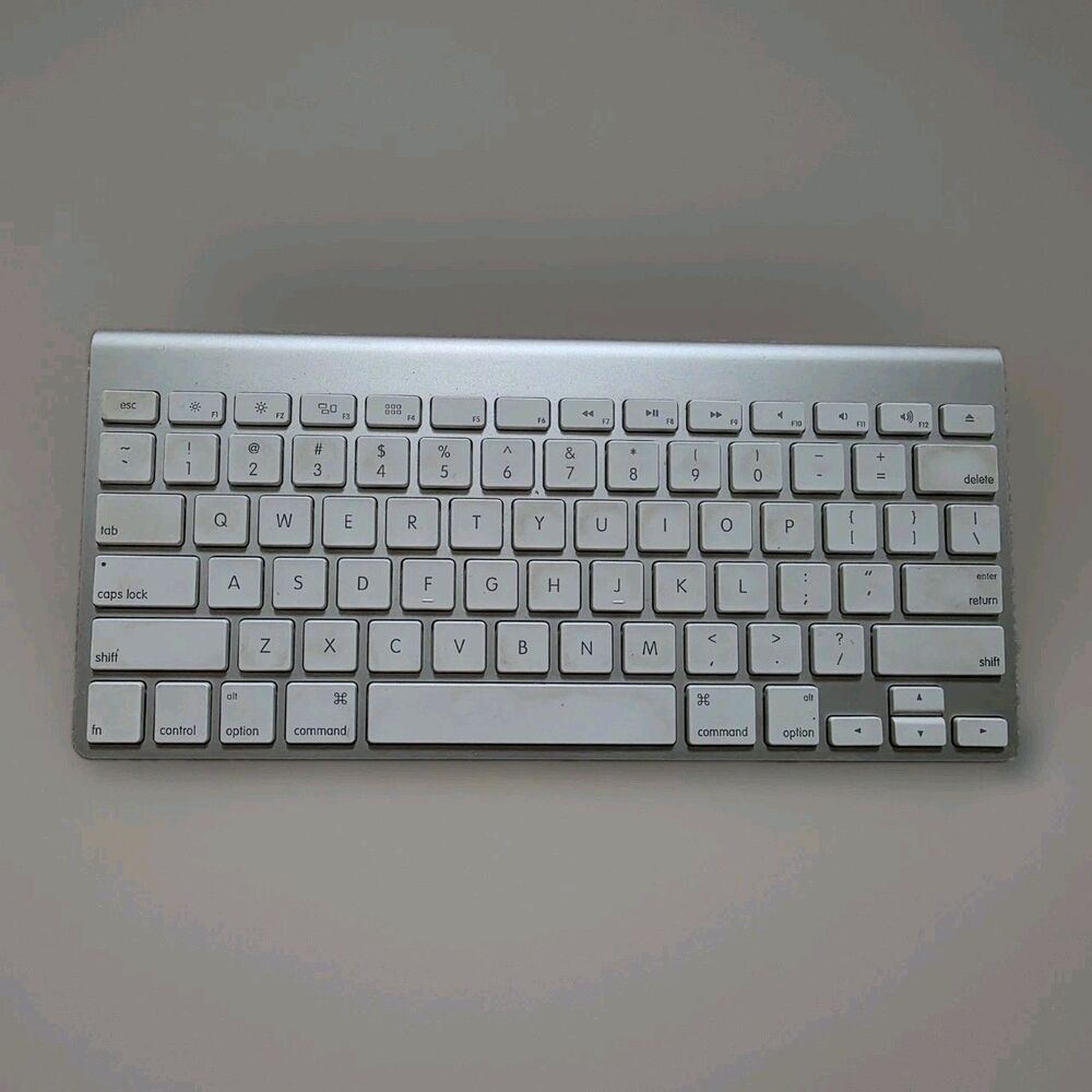 Apple Wireless Keyboard A1314 Bluetooth Silver White Officecore Sleek Boss Babe